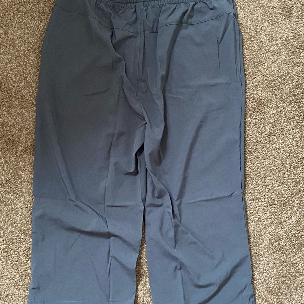 Special Magic Women’s 2xl Gray  Capri Cargo Pants with Zipper Pockets - Picture 3 of 4